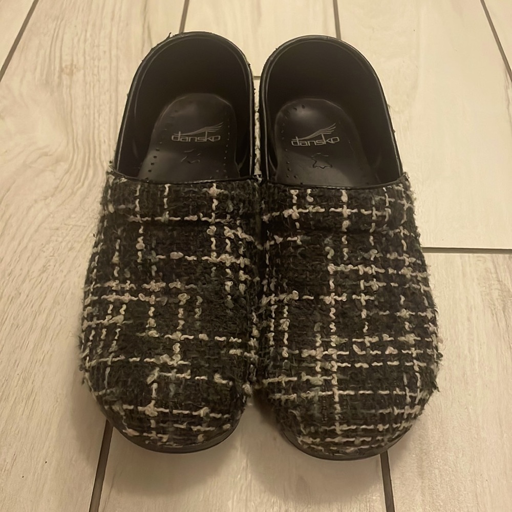 Used Dansko clogs black and white size 40(9.5)